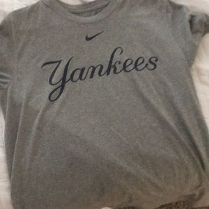 Yankees men’s dri fit shirt